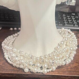 Pearl chocker type necklace